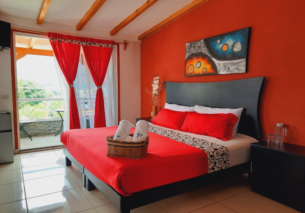 Hotel & Suites Cerro Rojo