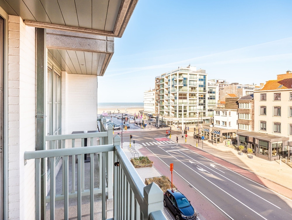 Apartment by the Coast With Sunny Terrace