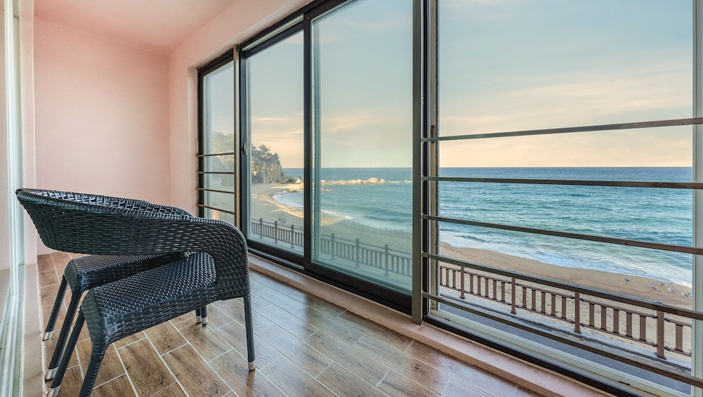 Goseong Beach Jin Spa Pension