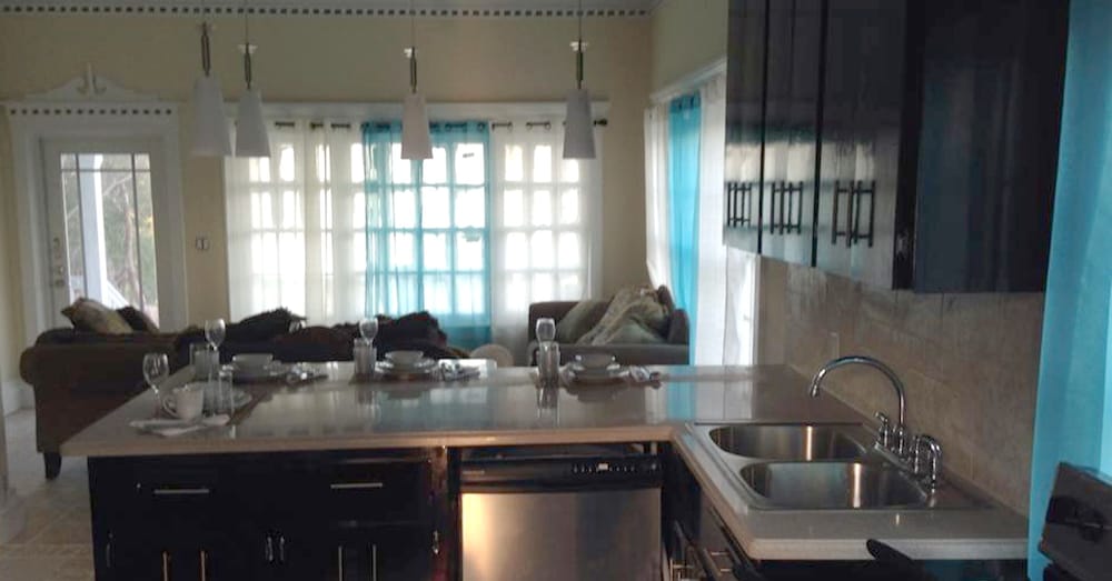 Mangrove Cay Sea View Villas