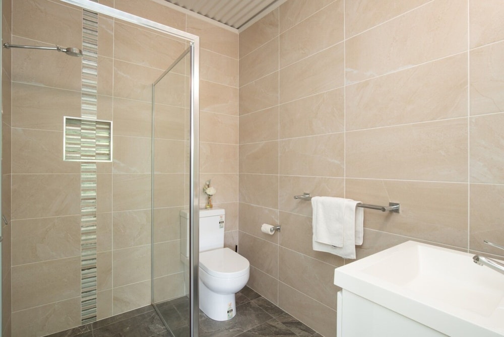 Generous 2-bed Townhouse With A Private Balcony