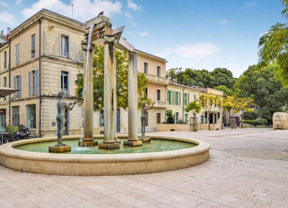 Sun-kissed Villa in Lirac