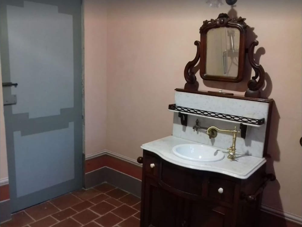 Charming Castle Stay, Robella view 2