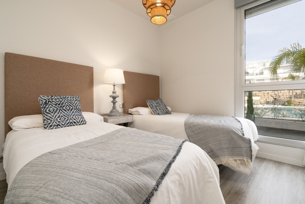 Nice Apartment With Shared Pool