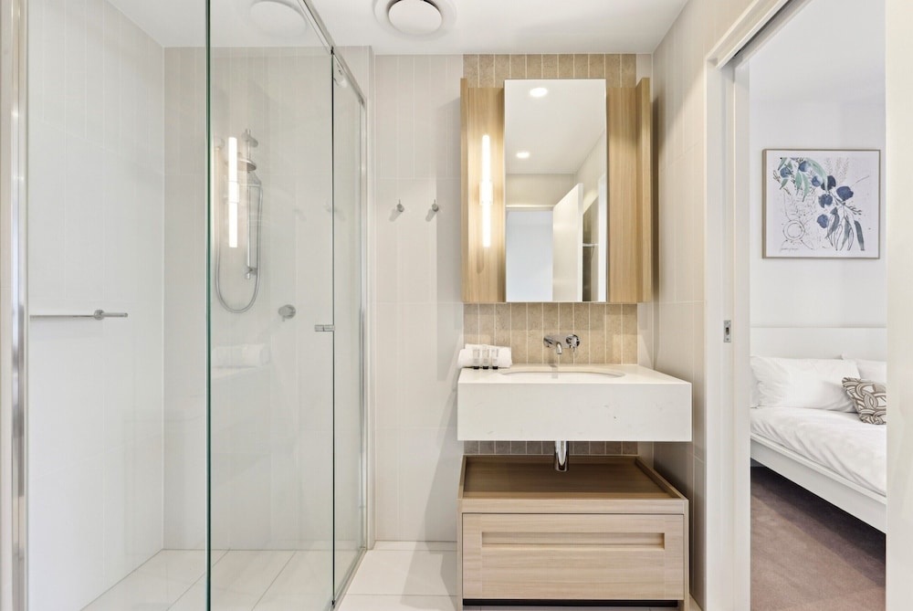 Brisbane 1BR With Pool, Spa, Sauna and Balcony