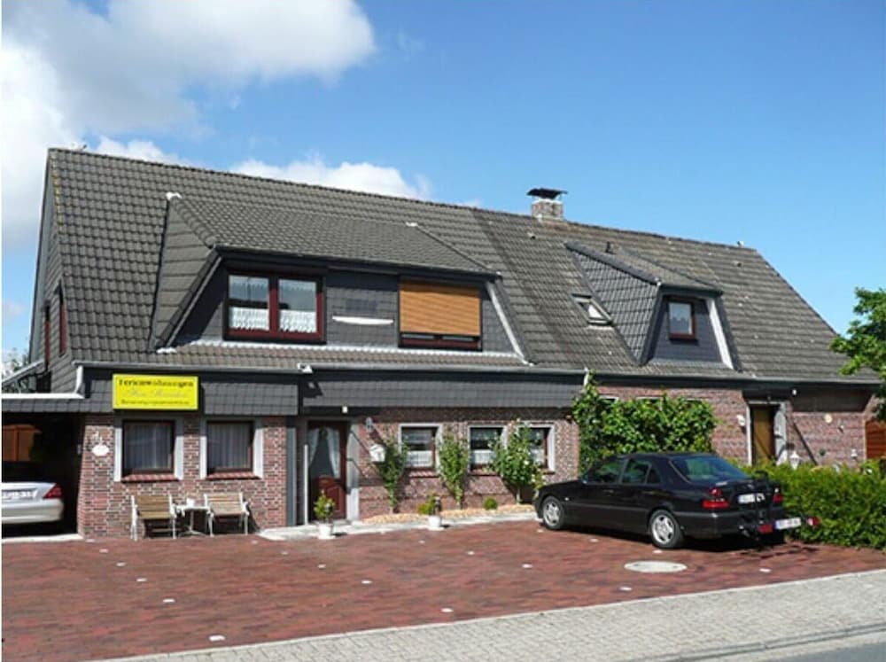 Attractive Apartment Near Town Center