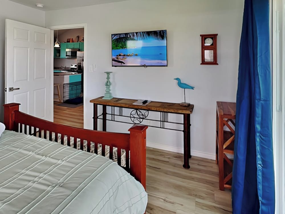 Pura Vida Oasis by Miss Kitty’s