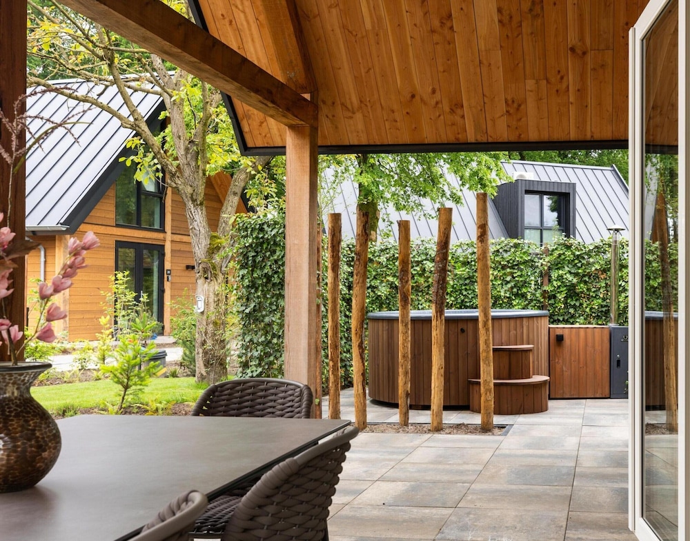 Forest Villa With Hot Tub & Sauna 8 Persons
