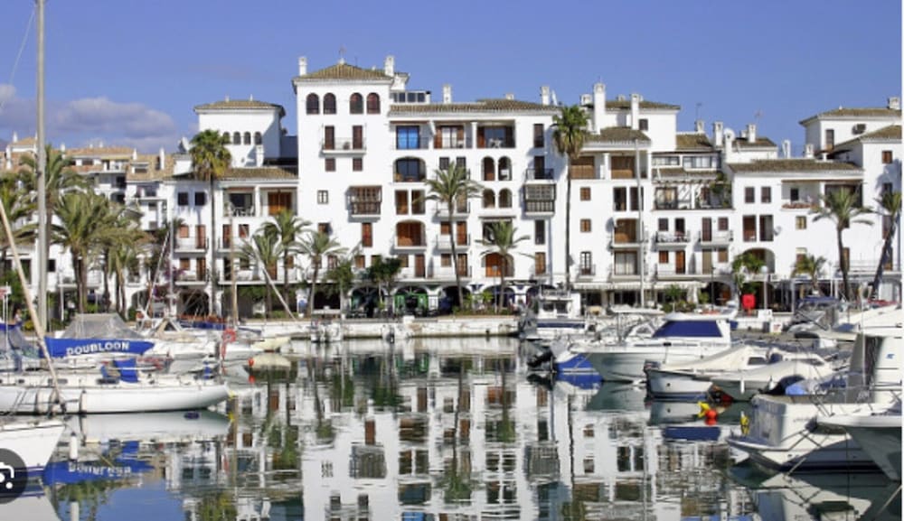 Beachfront Apartment -don Juan Manilva