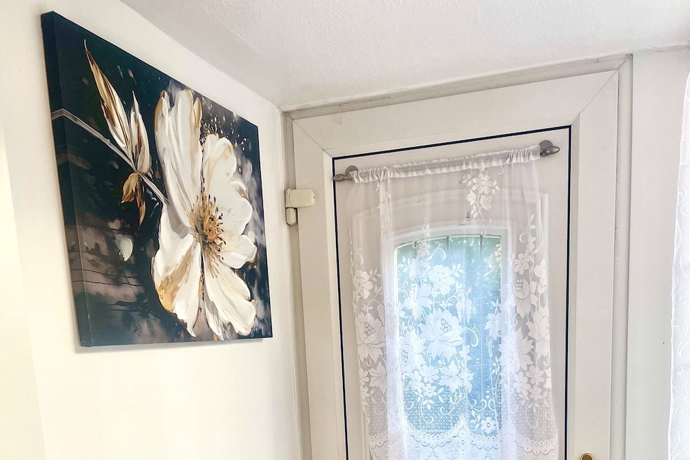 House - Sleeps 9 - Garden - Pet Friendly - Parking