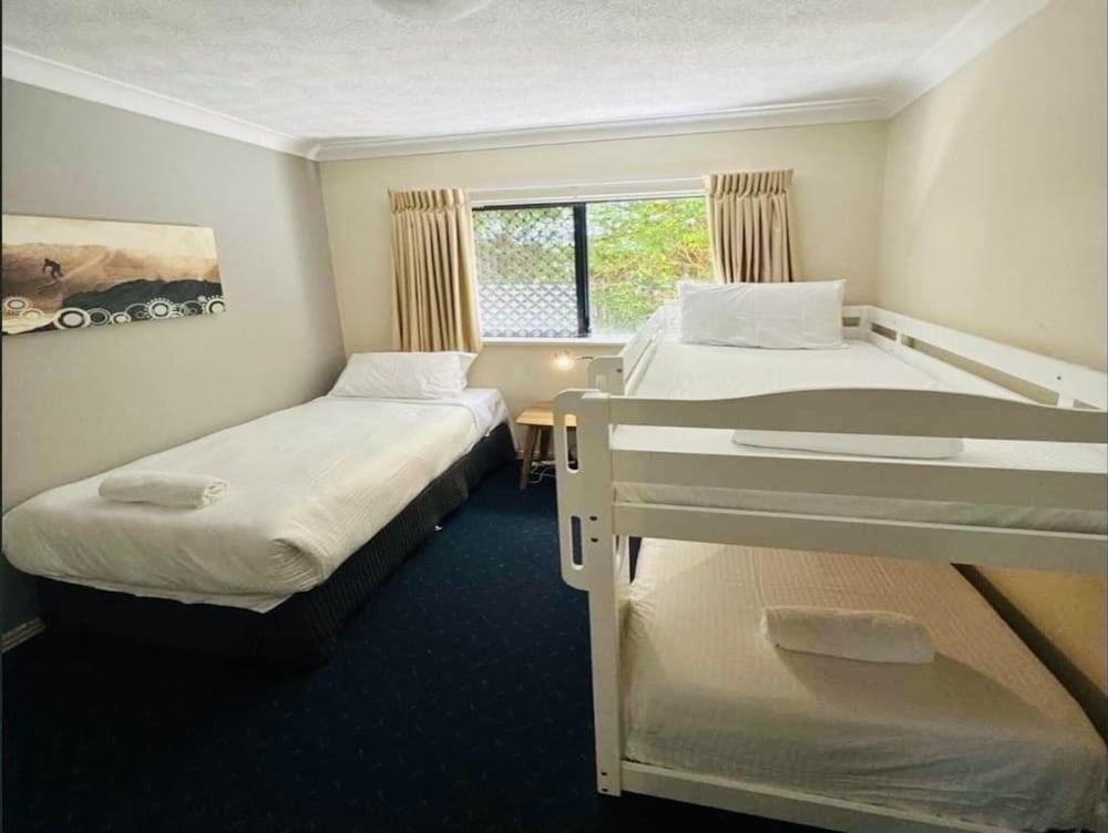 2-bed Family Haven With Pools, BBQ & Playgrounds