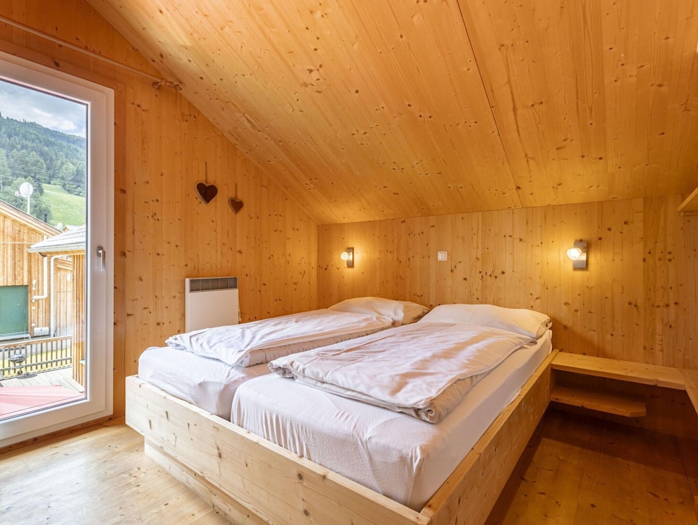 Chalet With Outdoor hot tub