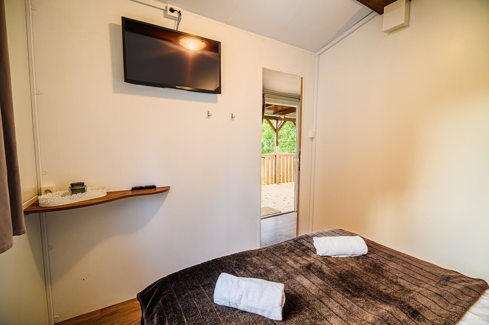 Waterside Retreat Mobile Homes With Thermal Riviera Tickets
