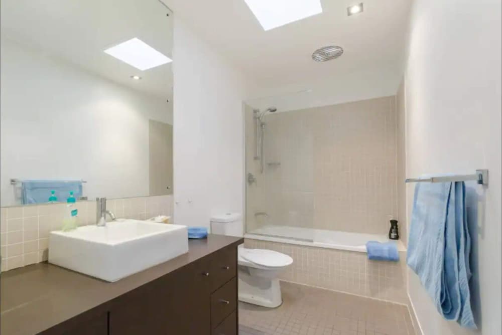 Cosy 2 Bedroom Townhouse Near the CBD