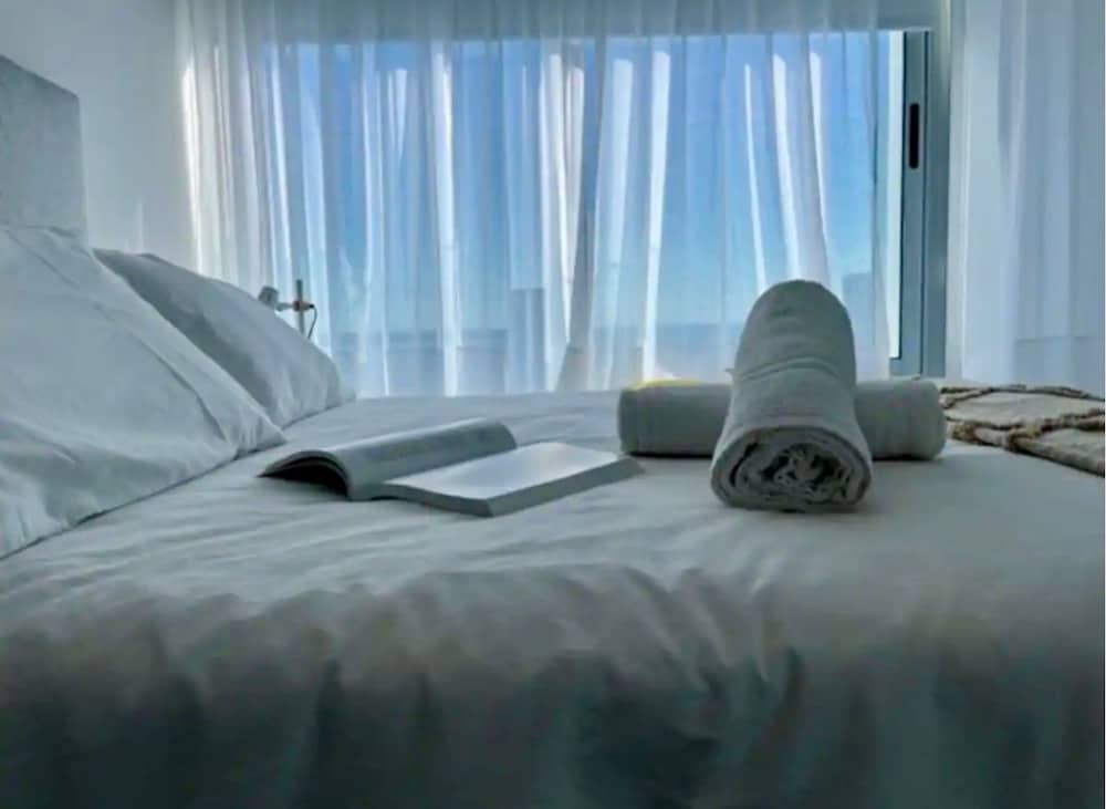 2 bed apartment Ocean Drive Country Bldg view 4