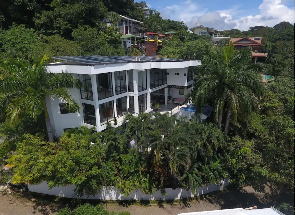 Casa con espectacular vista al mar