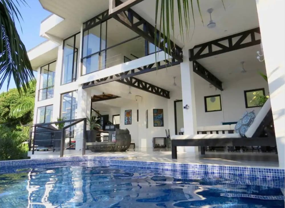 Casa con espectacular vista al mar