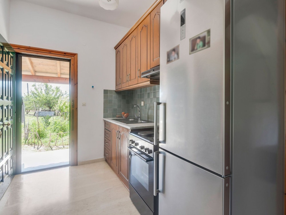 Simplistic Villa in Korfu near Sea Beach photo 4