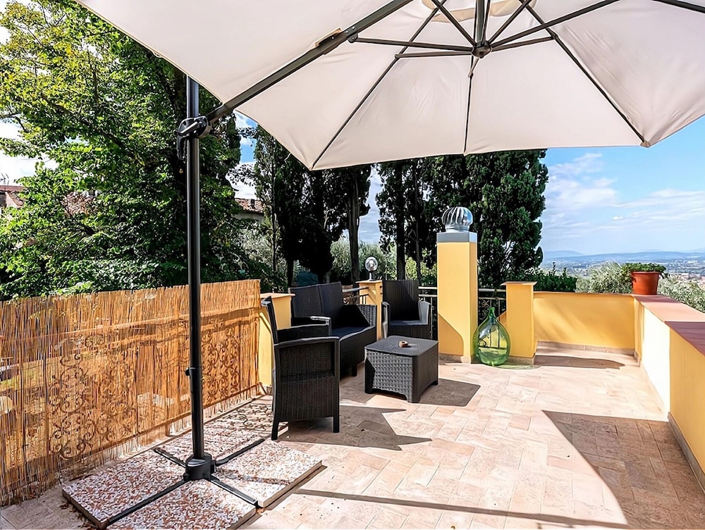 Luxury Retreat Montevettolini view 5