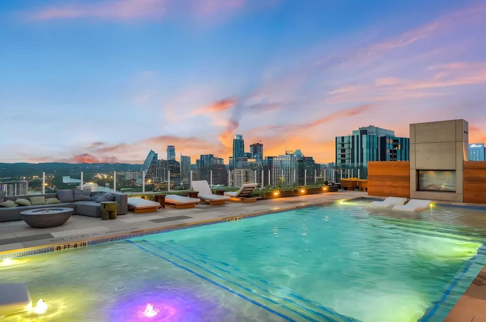 The Emma Penthouse: Modern 2BR Condo, Steps From Rainey St. & Lady Bird Lake