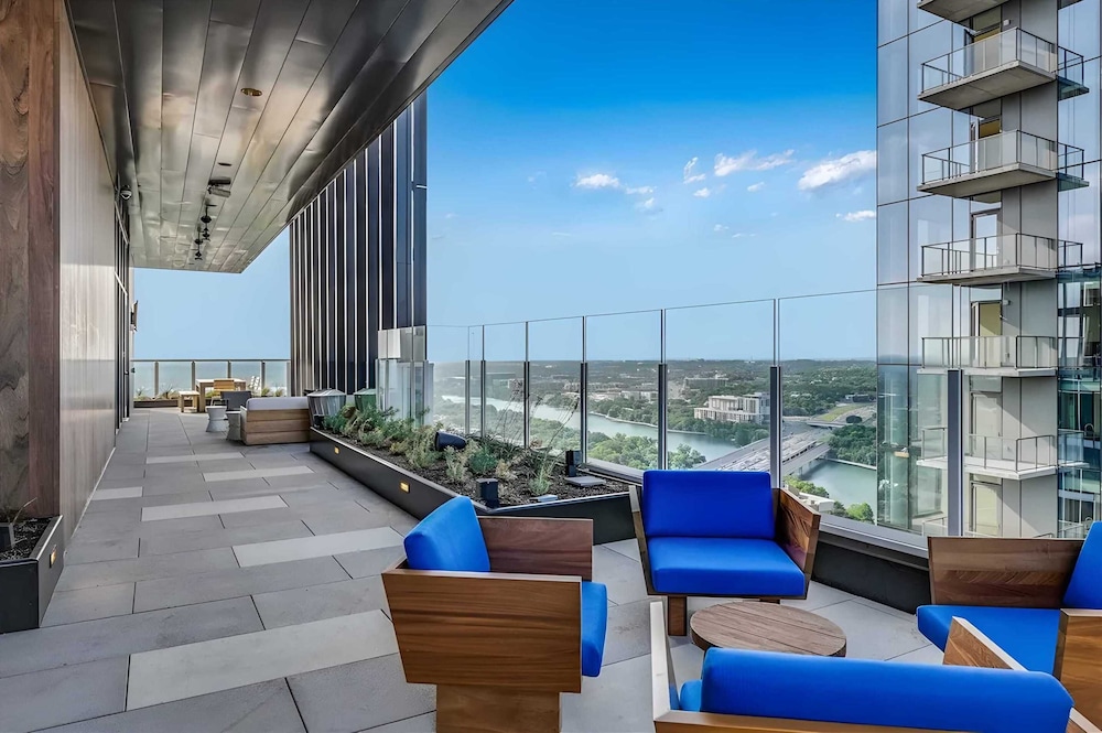 The Emma Penthouse: Modern 2BR Condo, Steps From Rainey St. & Lady Bird Lake