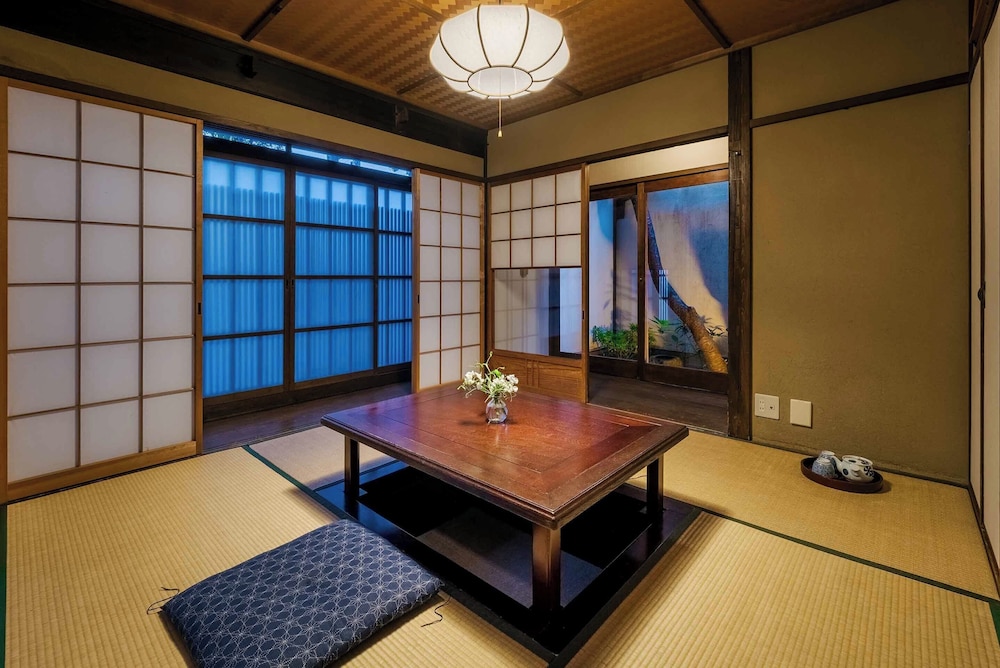 Gion Koyuan