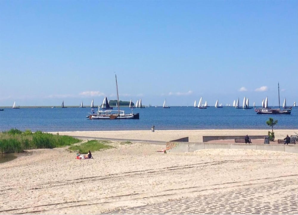 Waterfront Retreat, Friesland