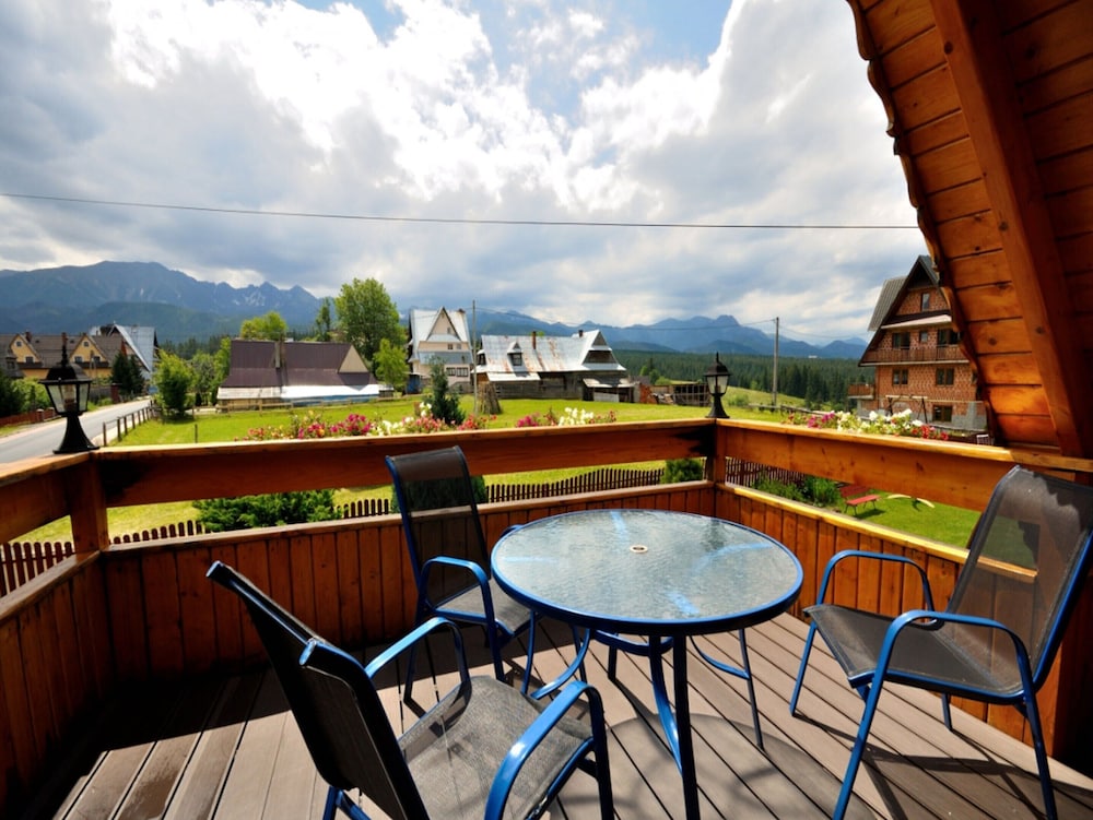 Cottage With a View of the Tatra Mountains