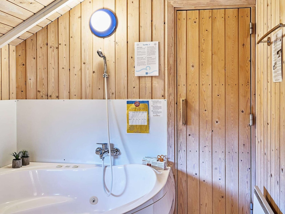6 Person Holiday Home in Hemmet