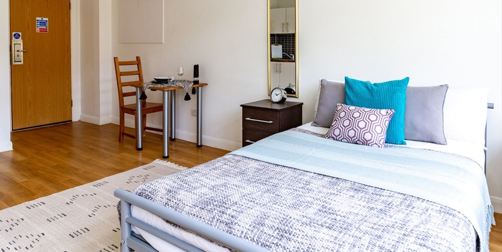 LOVELY STUDIOS NORTH KENSINGTON