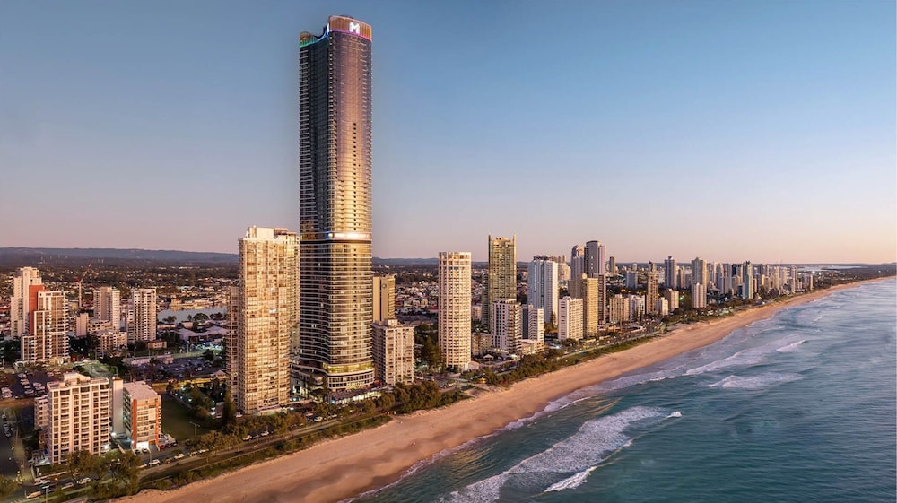 Luxe Oceanfront 1-bed High Rise With Pool & Gym
