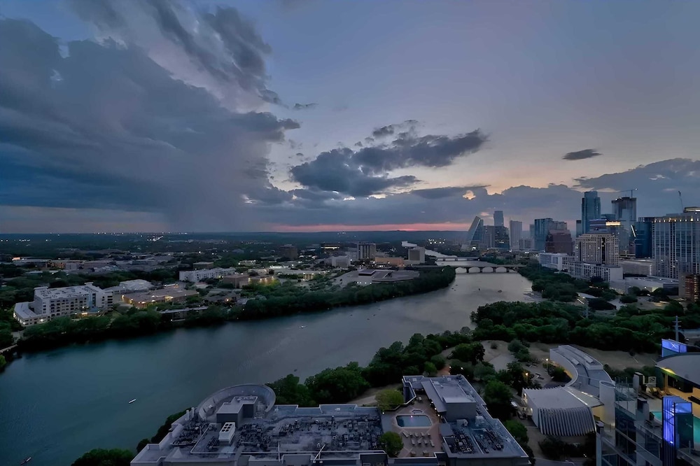 The Emma Penthouse: Modern 2BR Condo, Steps From Rainey St. & Lady Bird Lake