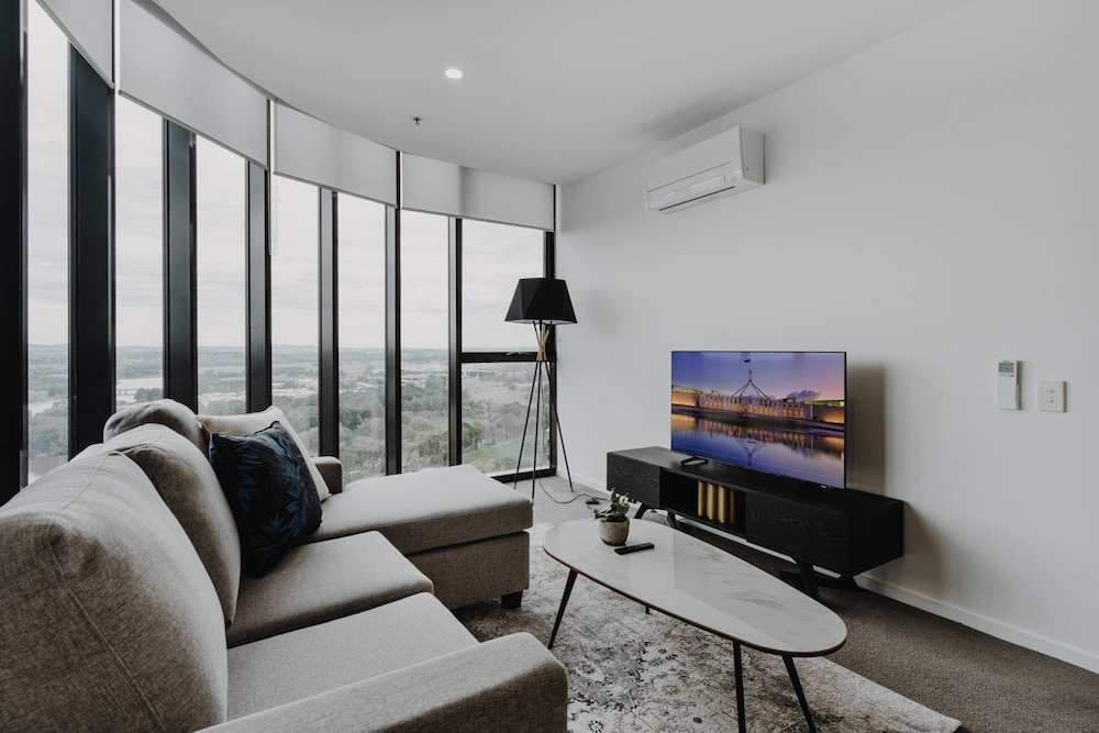 Panoramic Lake View 2-bed With Pool,