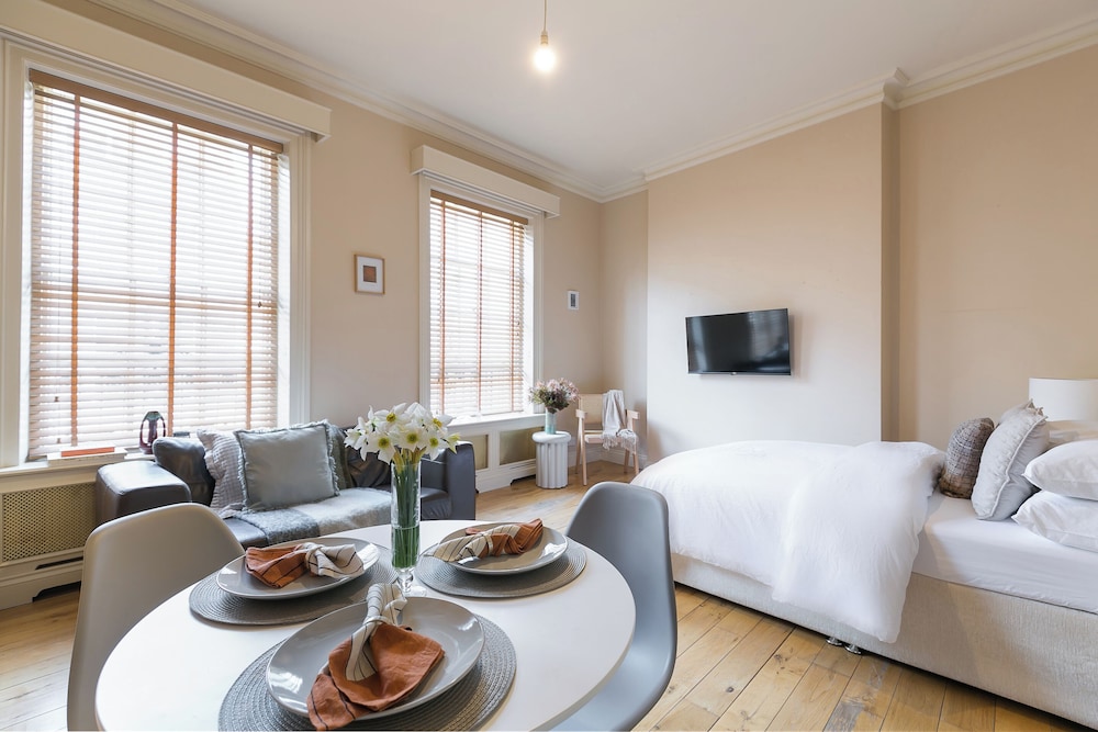 Charming London City Apartment