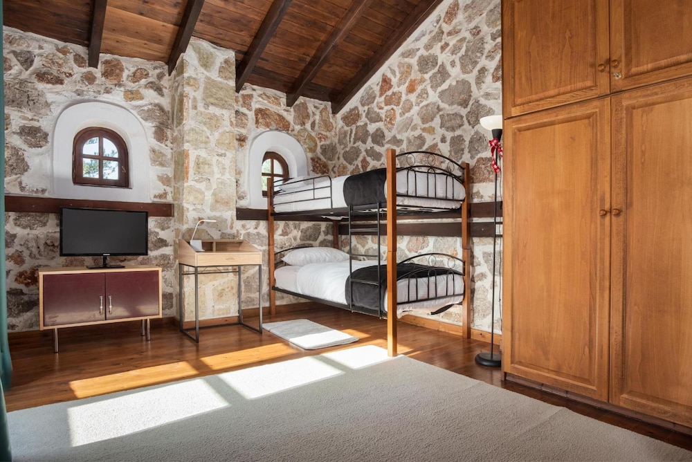Parnassus Woodstone Chalet view 2