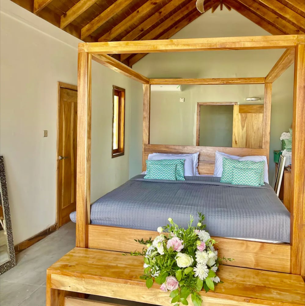 Luxury villa in Montego Bay Jamaica view 3