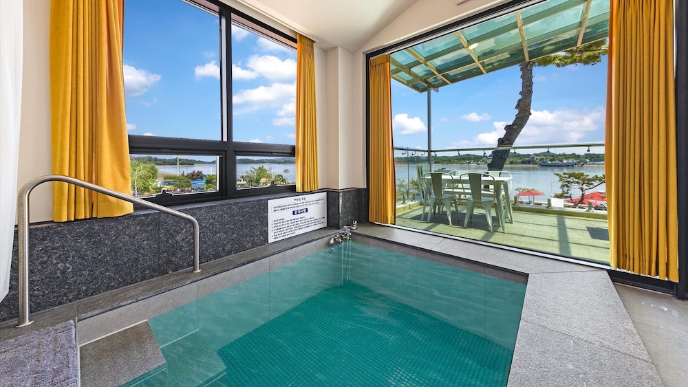 Incheon Vacations - Ganghwado Mare Seawater Poolvilla - Property Image 61