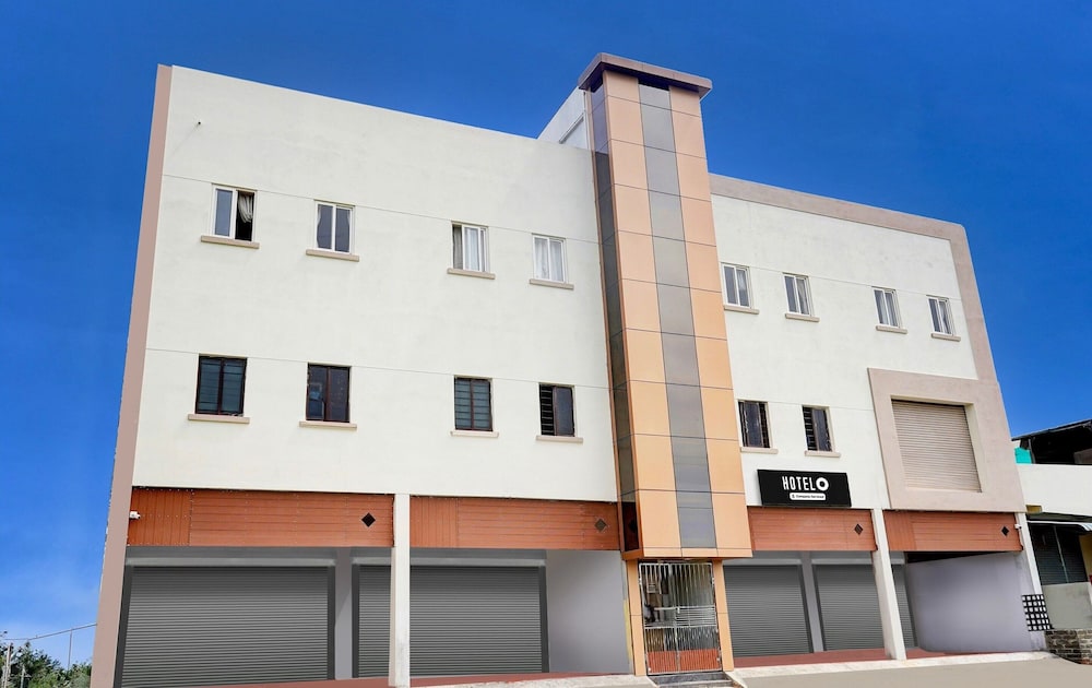 Super Hotel O Radha Residency