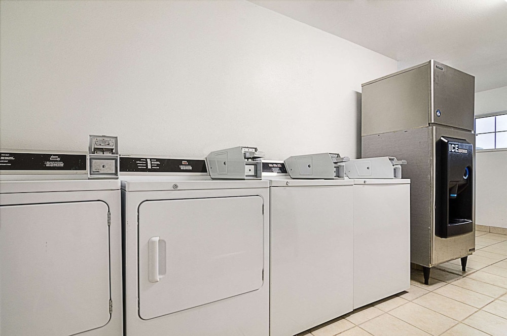 Liberal Vacations - Rodeway Inn - Property Image 9