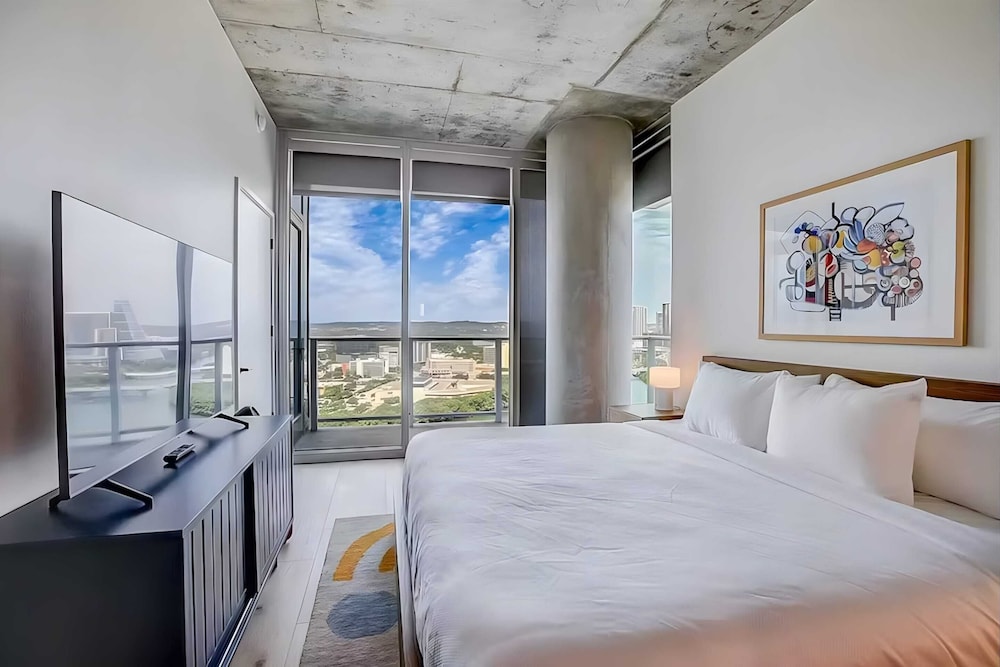 The Emma Penthouse: Modern 2BR Condo, Steps From Rainey St. & Lady Bird Lake