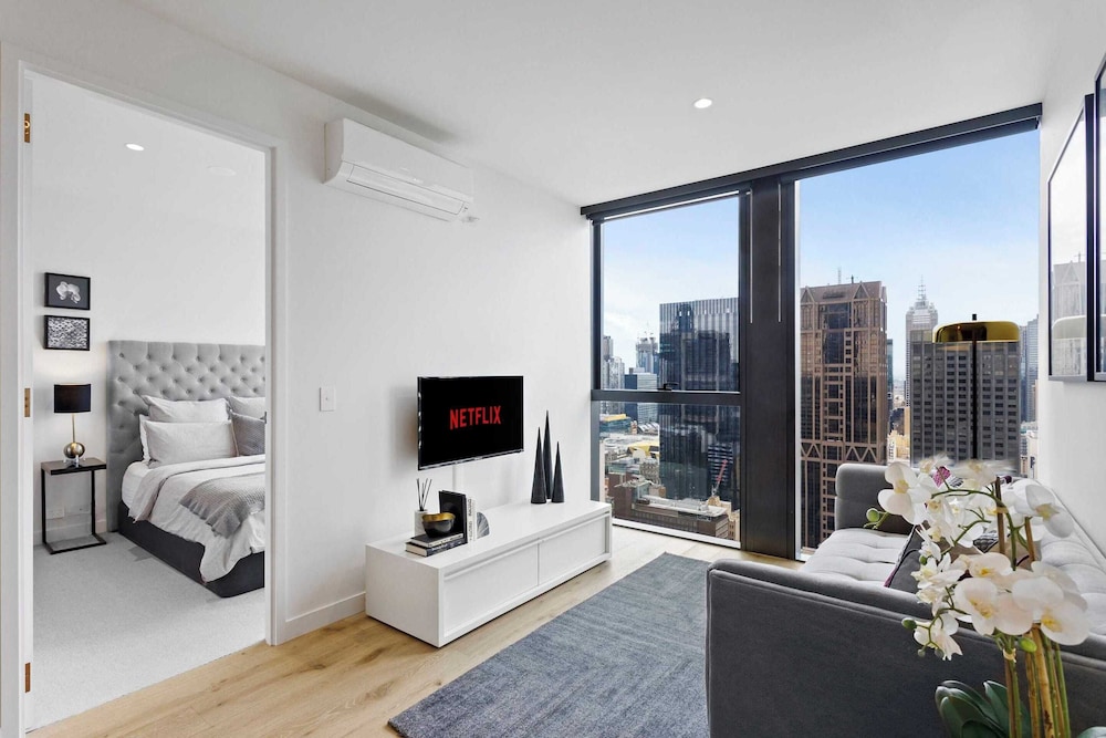 Luxuria Apartments - Collins House
