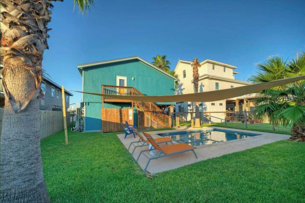 Sleeps 22 2 Homes w/ Private Pool, Game Room, Nature Views 7 BDR Avantstay