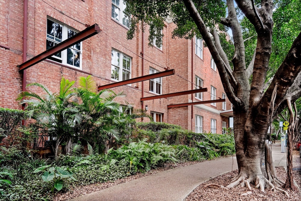 Stylish Riverside 2-bedroom Apartment in Teneriffe