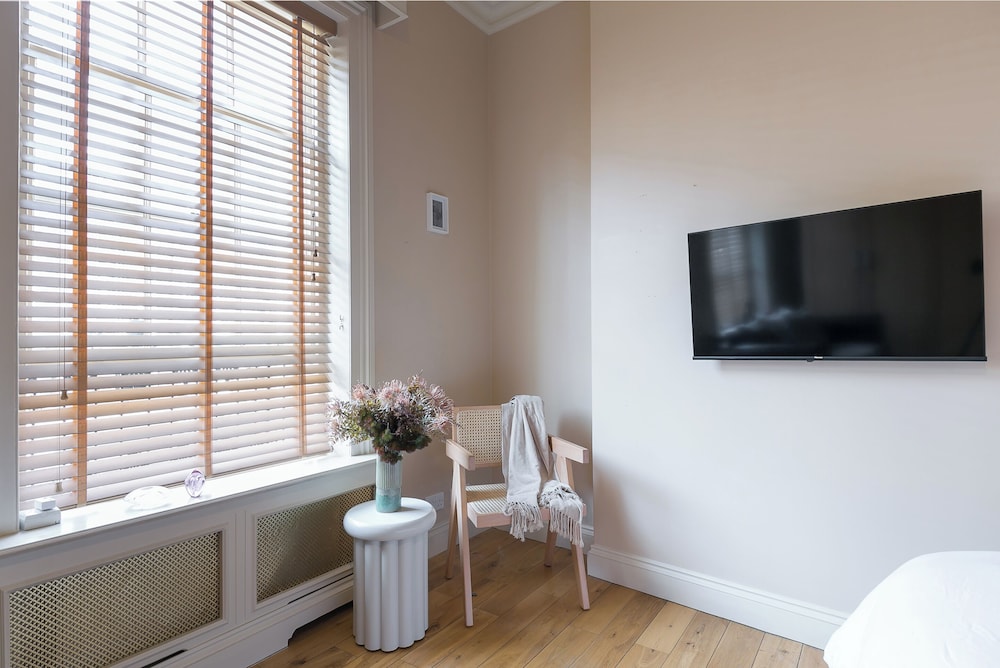 Charming London City Apartment