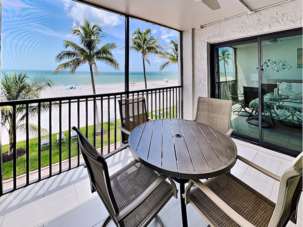 Seaside 2 by Distinctive Beach Rentals