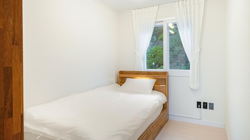 Jeju Dalbaekstay view 5