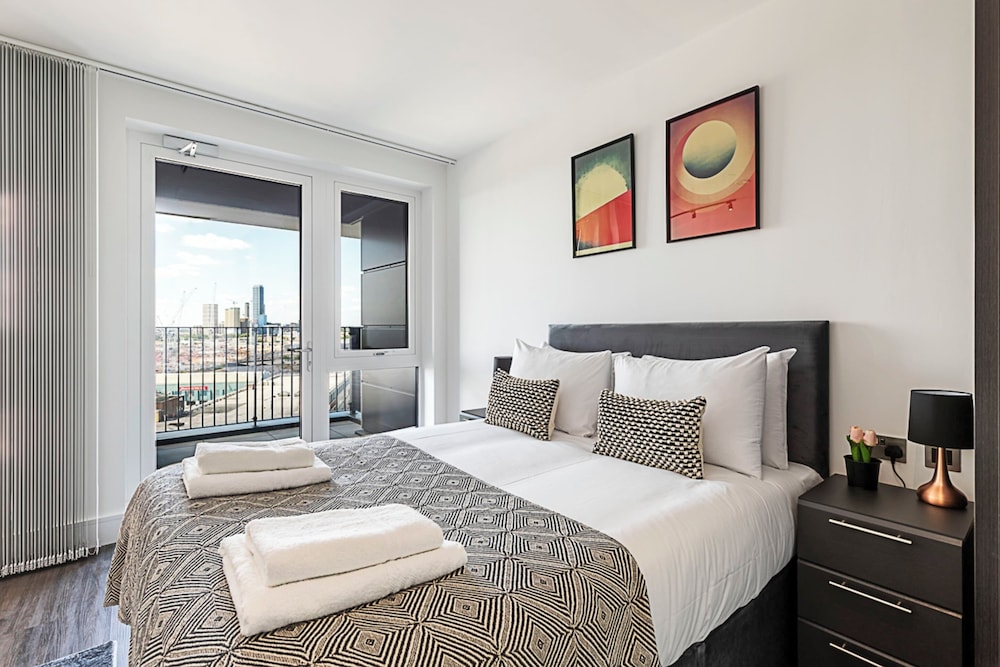 Sky-high Apartment With Modern Decor
