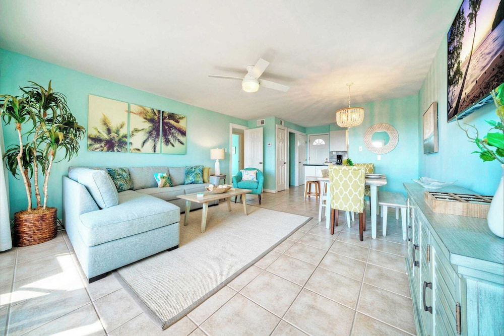 Sleeps 18, 2 Condos Beach Access, Pool, Views, Tennis + Pickleball Courts