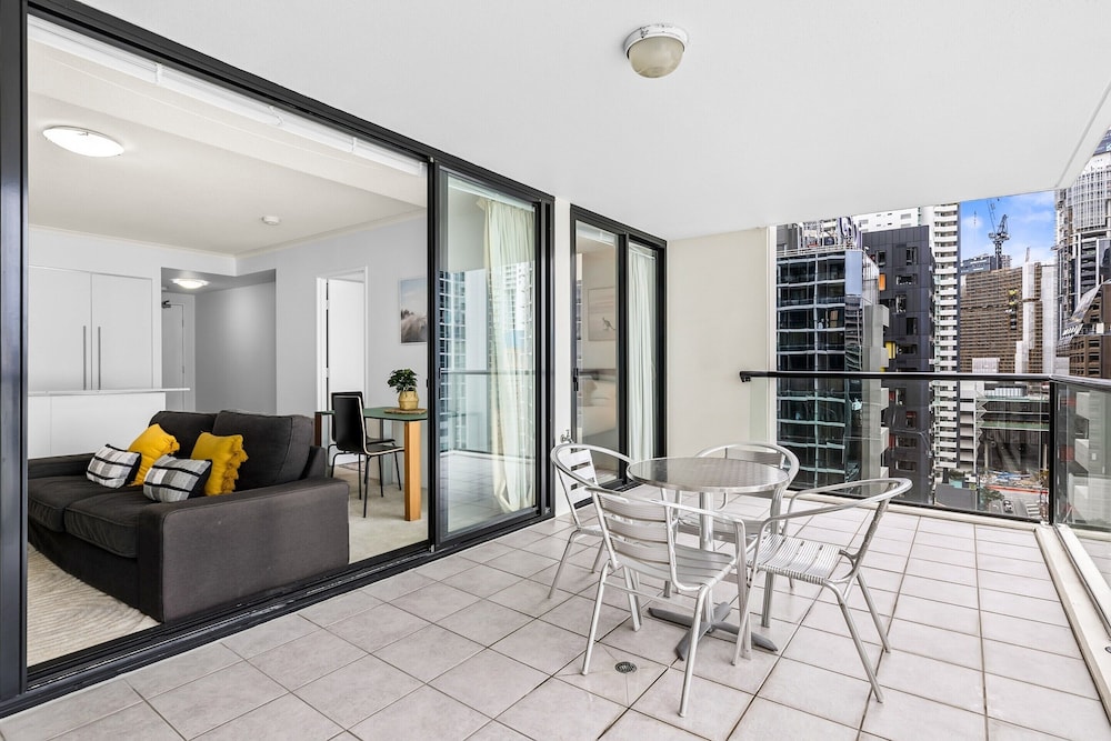 1-bed Brisbane City Centre With Pool, BBQ & Gym