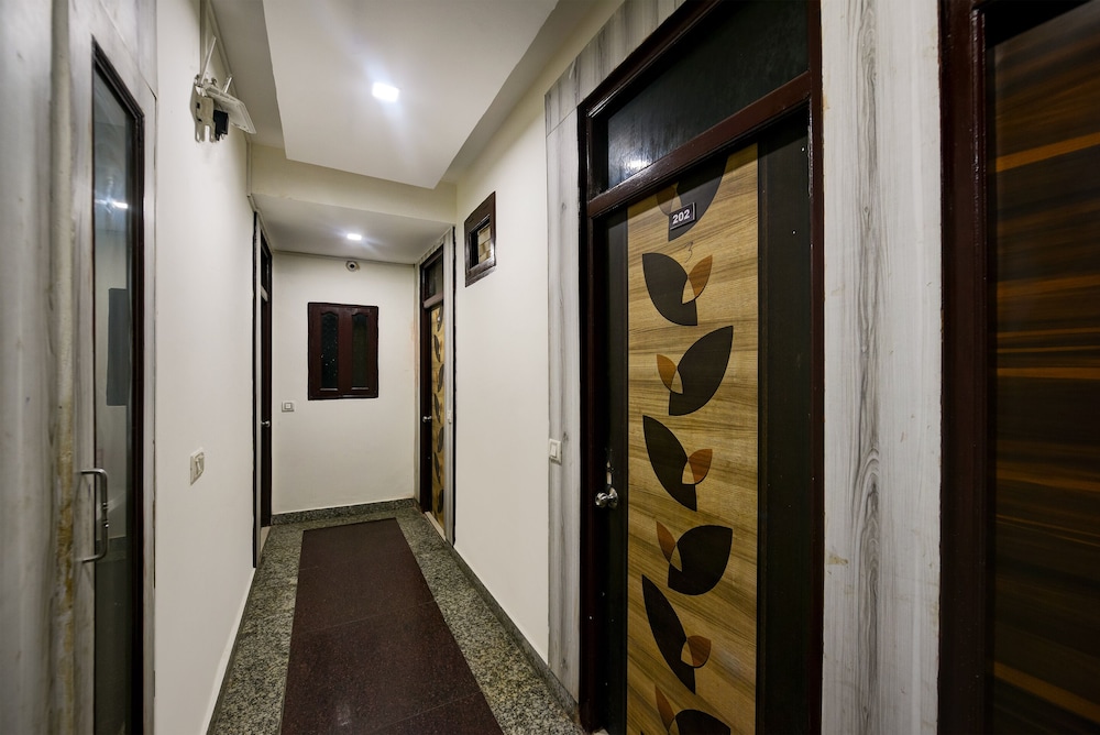 Hotel Lookout Stay Delhi IGI Airport